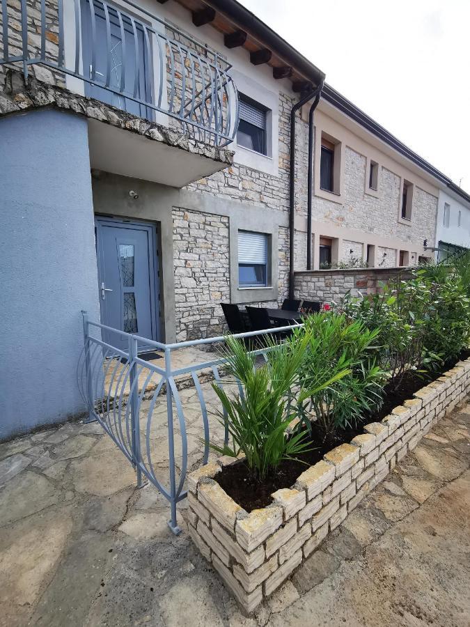 Meressa Paolia Apartments Novigrad  ภายนอก รูปภาพ